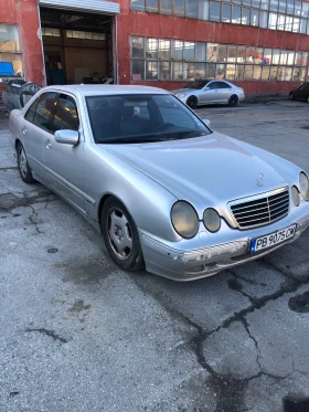 Mercedes-Benz E 320, снимка 1