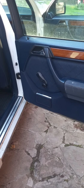     Mercedes-Benz 124 E300TD 