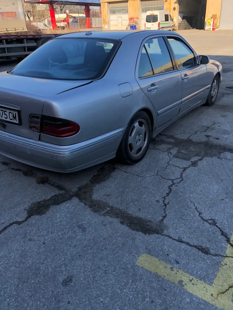 Mercedes-Benz E 320, снимка 3 - Автомобили и джипове - 48629173