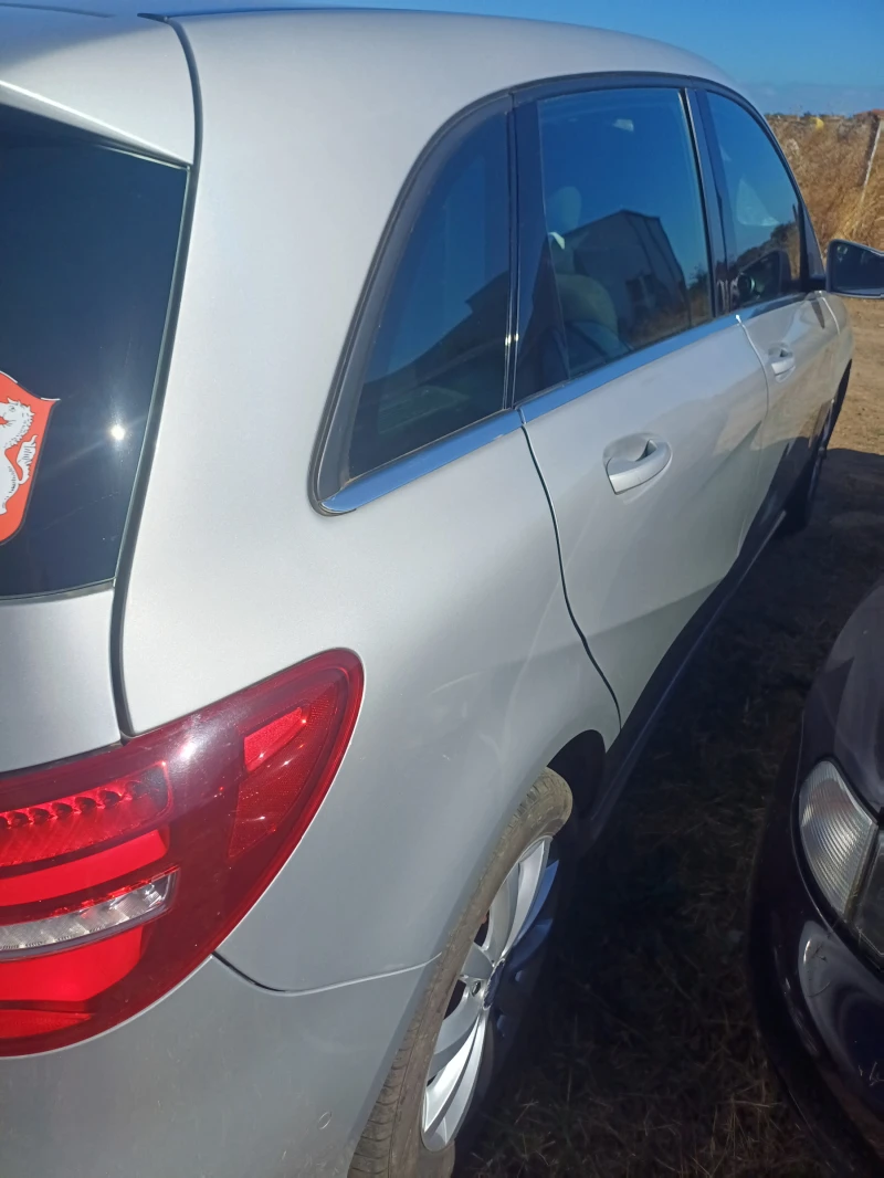 Mercedes-Benz 180, снимка 3 - Автомобили и джипове - 51810076