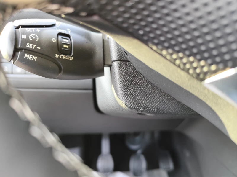 Peugeot 308 1.6HDi* EURO6B* LED* NAVI* , снимка 11 - Автомобили и джипове - 52882912