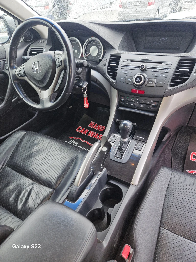 Honda Accord 2.4 Executive, снимка 12 - Автомобили и джипове - 53037361