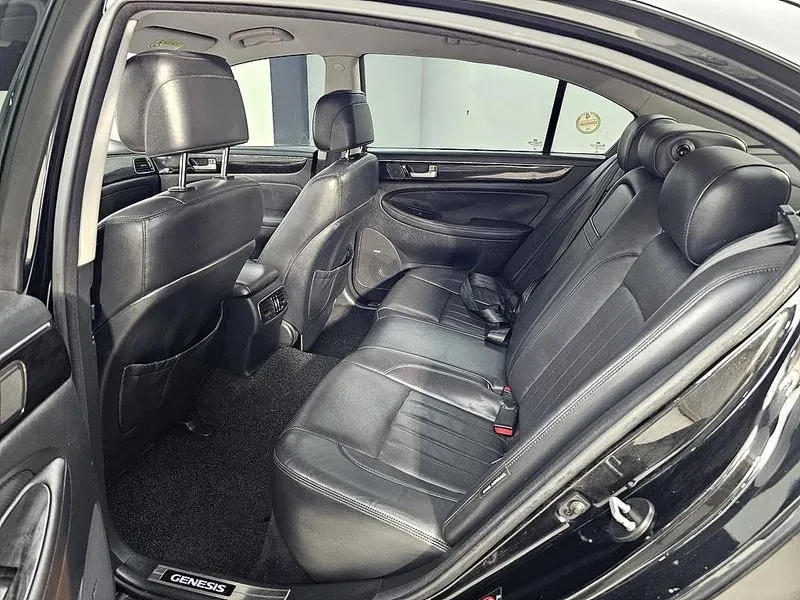 Hyundai Genesis 3.3, снимка 9 - Автомобили и джипове - 54615933
