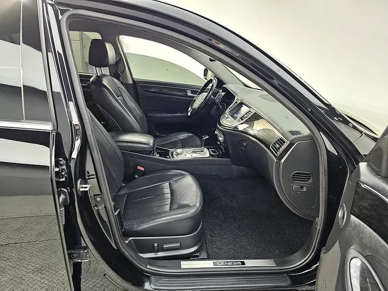 Hyundai Genesis 3.3, снимка 11 - Автомобили и джипове - 54615933