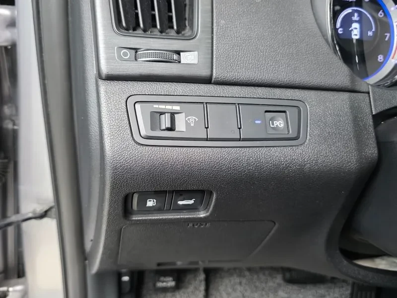 Hyundai Sonata LPG LUXURY, снимка 13 - Автомобили и джипове - 55726659