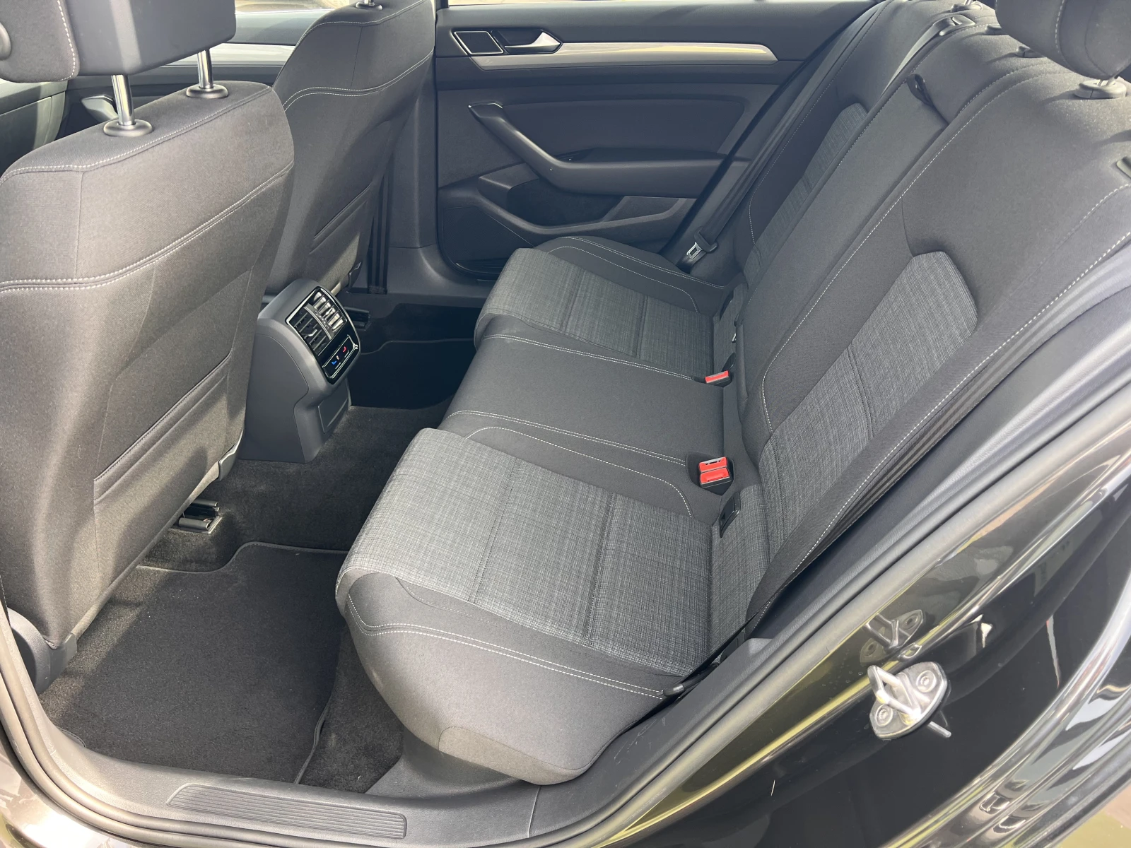 VW Passat BUSINESS/2.0TDI/150k.c./7-DSG/ГАРАНЦИЯ - изображение 10