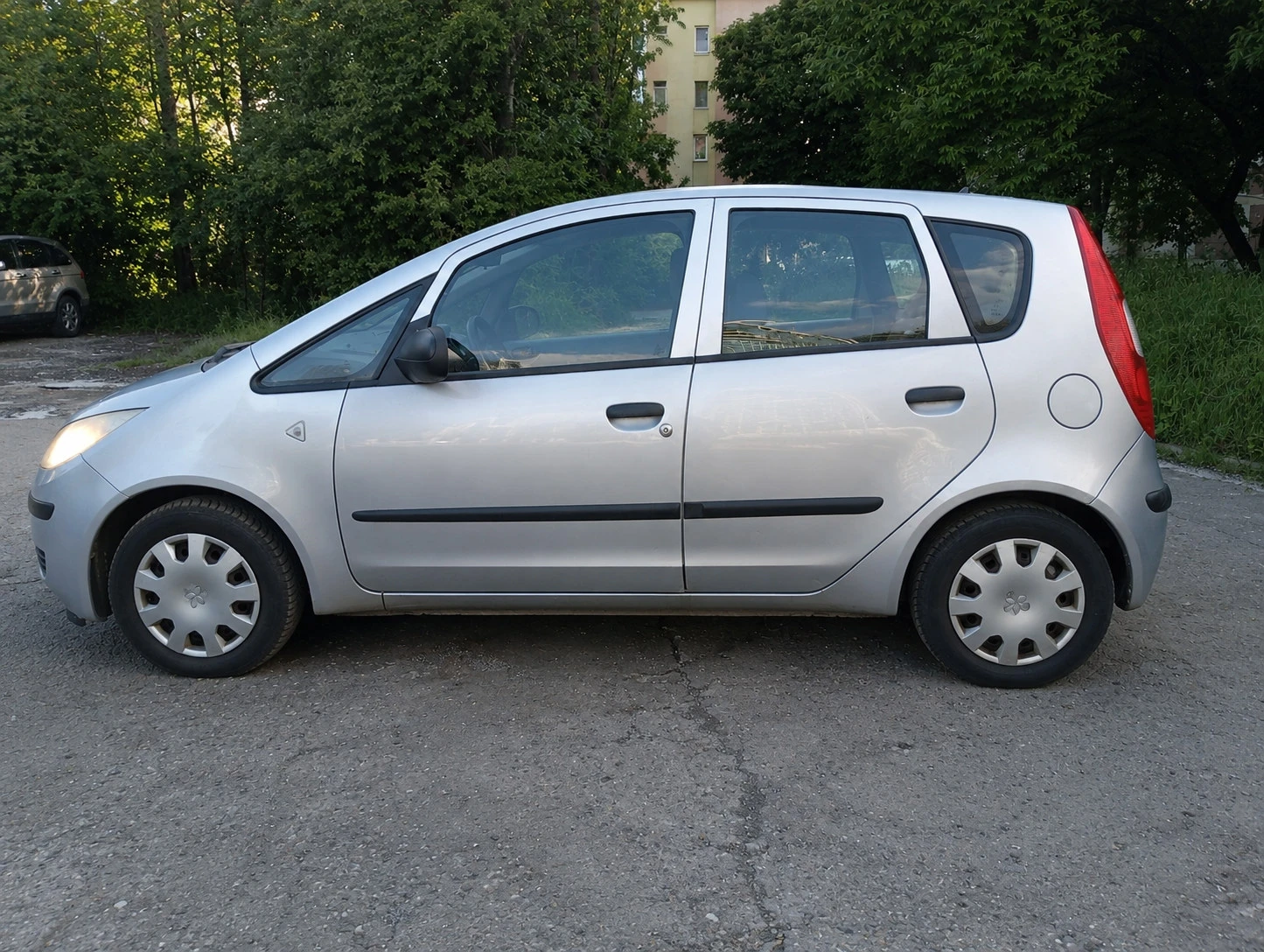 Mitsubishi Colt 1.1/75/4ВРАТИ/КЛИМА, снимка 2 - Автомобили и джипове - 54904673