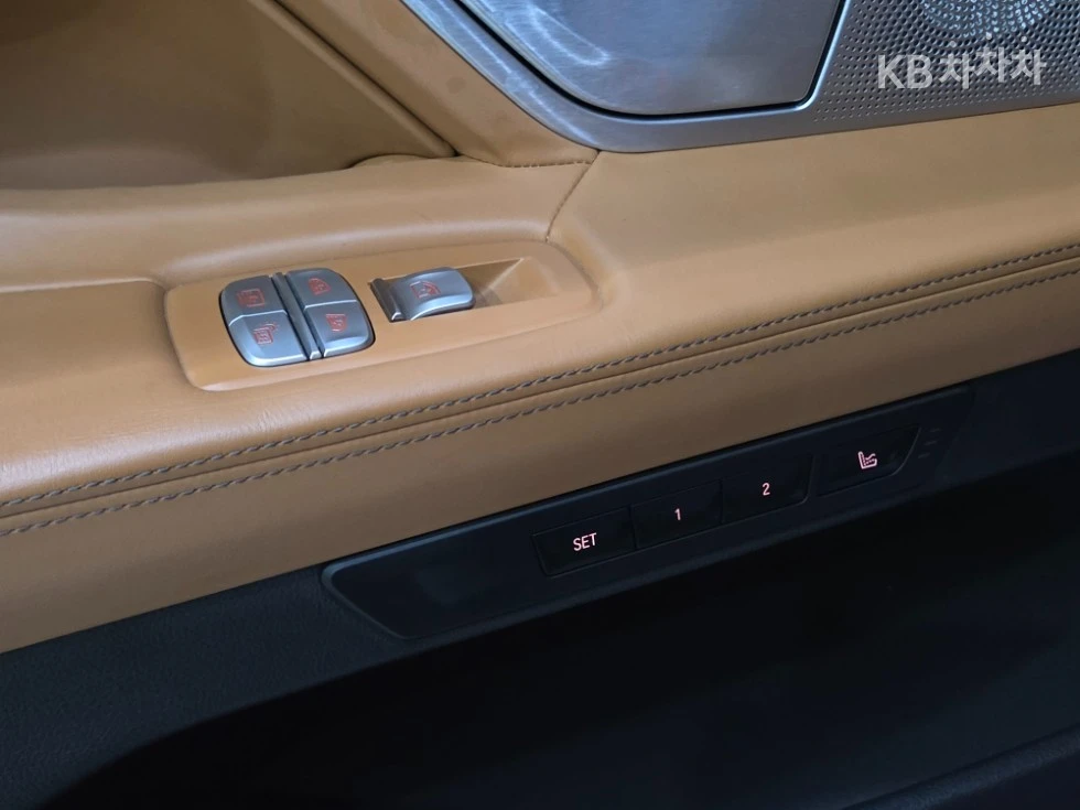BMW 750 LI XDRIVE/HEAD UP/360CAM/PANO/EKPAHИ/FIRST CLASS/, снимка 16 - Автомобили и джипове - 55513787