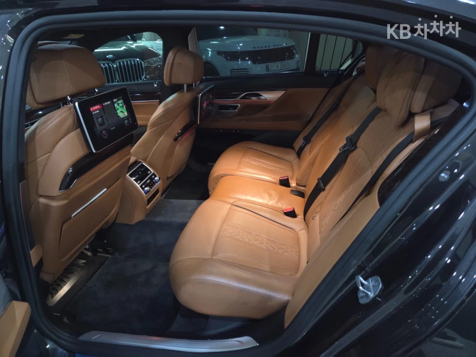 BMW 750 LI XDRIVE/HEAD UP/360CAM/PANO/EKPAHИ/FIRST CLASS/, снимка 15 - Автомобили и джипове - 55513787
