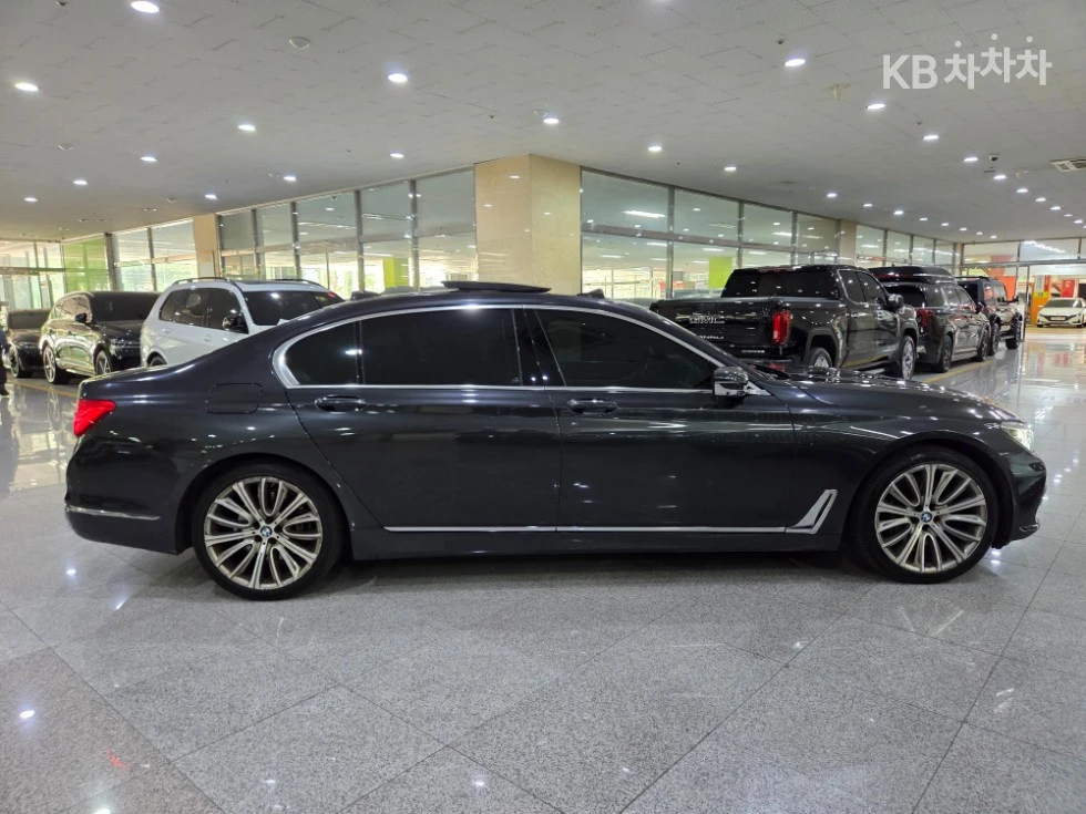 BMW 750 LI XDRIVE/HEAD UP/360CAM/PANO/EKPAHИ/FIRST CLASS/, снимка 4 - Автомобили и джипове - 55513787