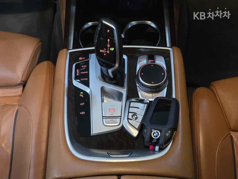 BMW 750 LI XDRIVE/HEAD UP/360CAM/PANO/EKPAHИ/FIRST CLASS/, снимка 11 - Автомобили и джипове - 55513787