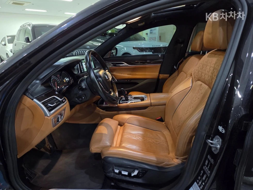 BMW 750 LI XDRIVE/HEAD UP/360CAM/PANO/EKPAHИ/FIRST CLASS/, снимка 6 - Автомобили и джипове - 55513787