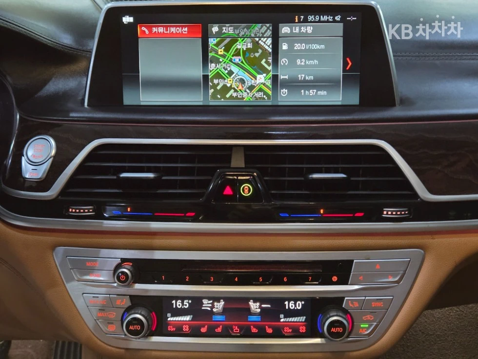 BMW 750 LI XDRIVE/HEAD UP/360CAM/PANO/EKPAHИ/FIRST CLASS/, снимка 9 - Автомобили и джипове - 55513787