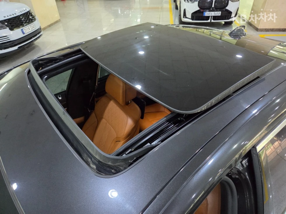 BMW 750 LI XDRIVE/HEAD UP/360CAM/PANO/EKPAHИ/FIRST CLASS/, снимка 14 - Автомобили и джипове - 55513787