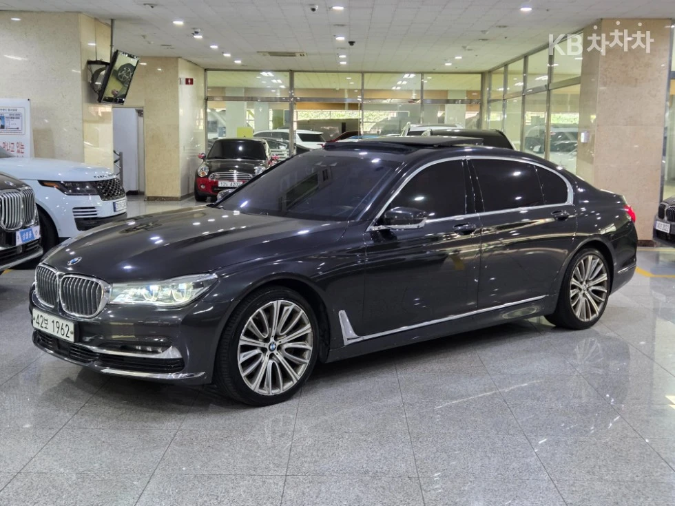 BMW 750 LI XDRIVE/HEAD UP/360CAM/PANO/EKPAHИ/FIRST CLASS/