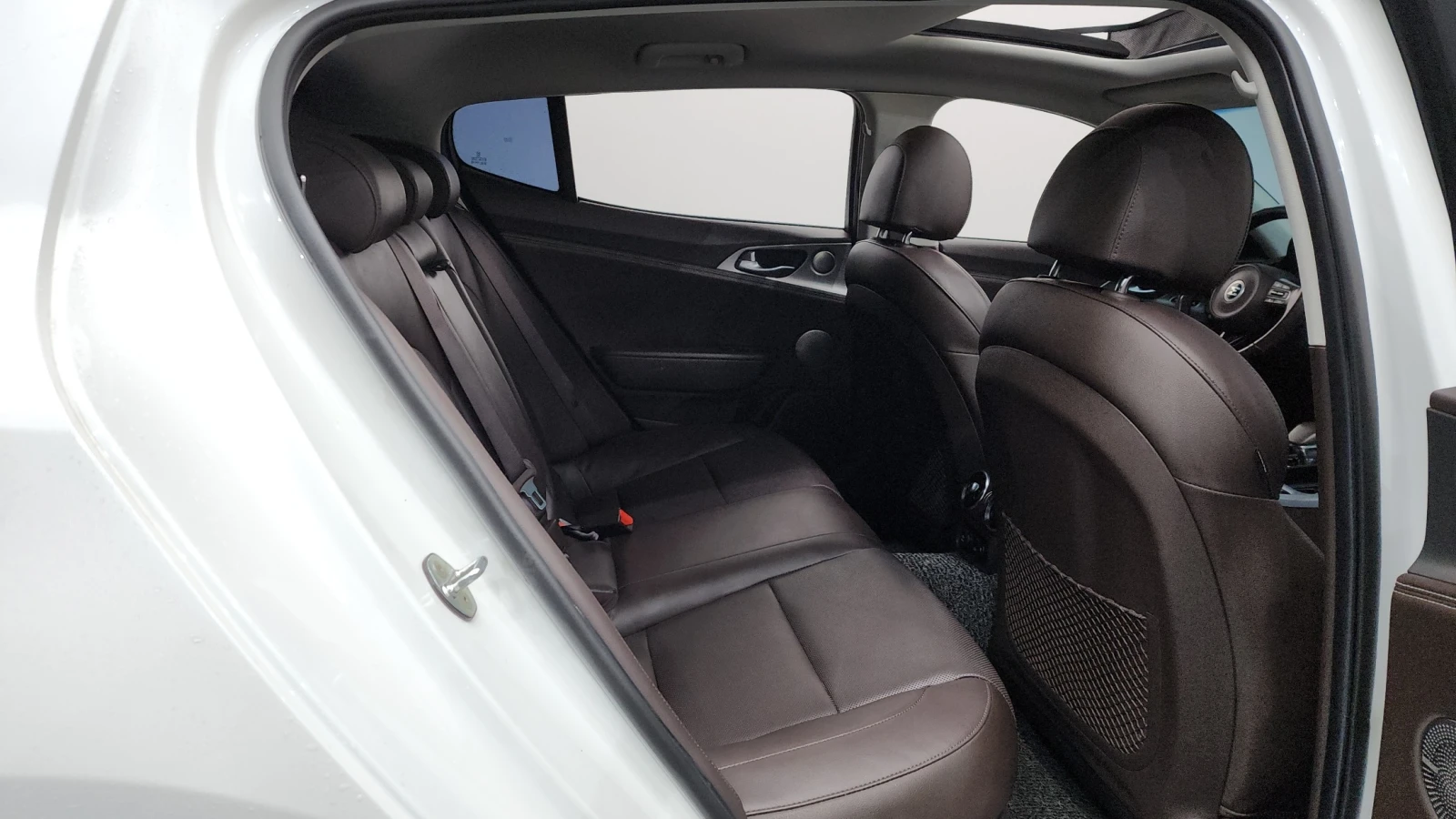 Kia Stinger 2.2 CRDi AWD Dream Edition, снимка 12 - Автомобили и джипове - 55559352