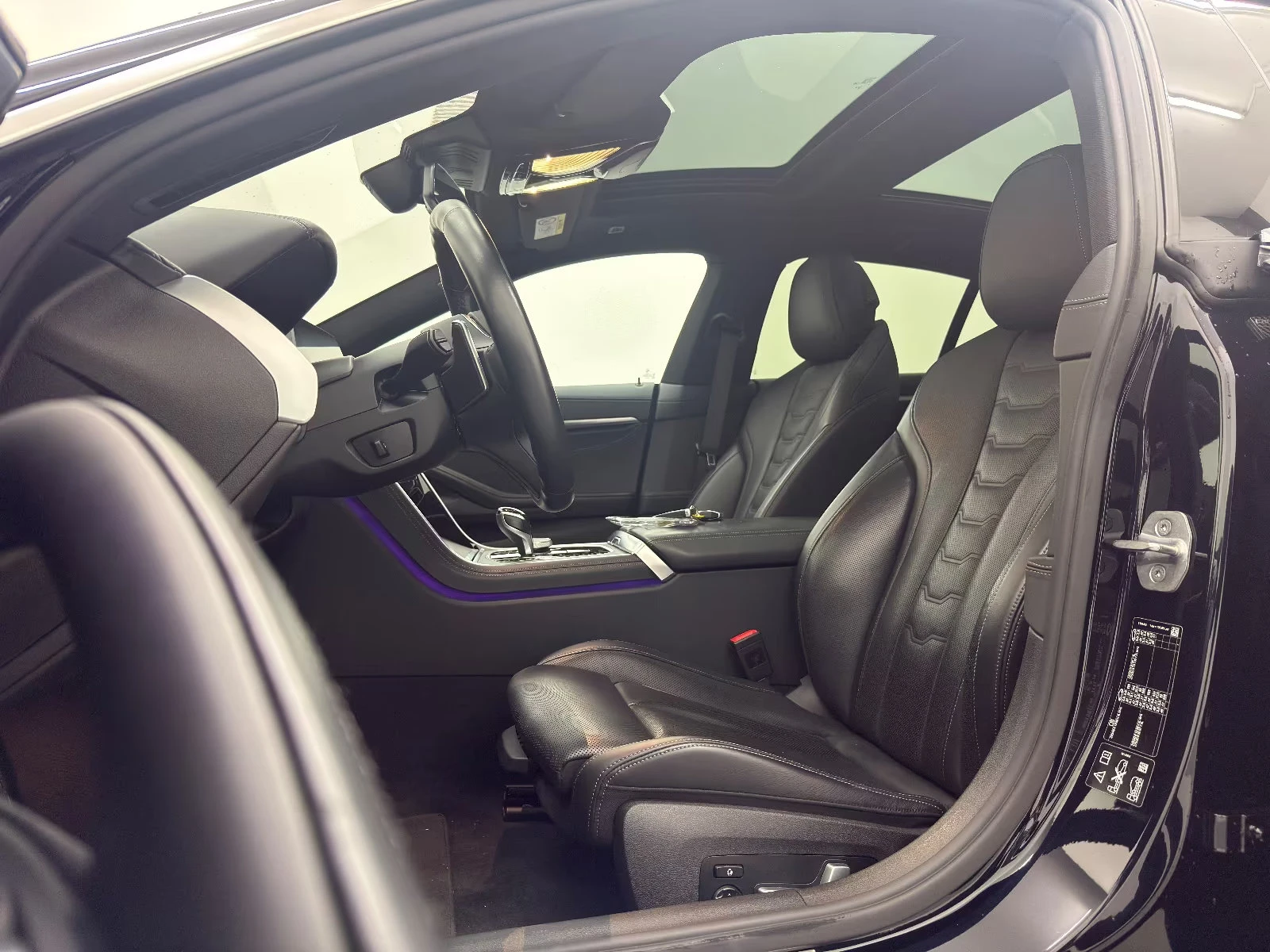 BMW 850 xDRIVE/530HP/GRAN COUPE/V8/360/PANO/MEMO/HUD/737z, снимка 13 - Автомобили и джипове - 55655299