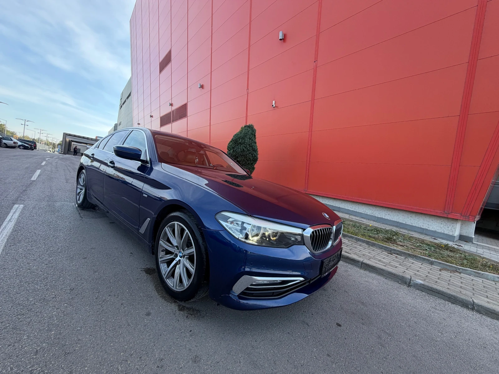 BMW 520 LUXURY* LINE* КОЖА* ПОДГРЕВ, снимка 3 - Автомобили и джипове - 56045969
