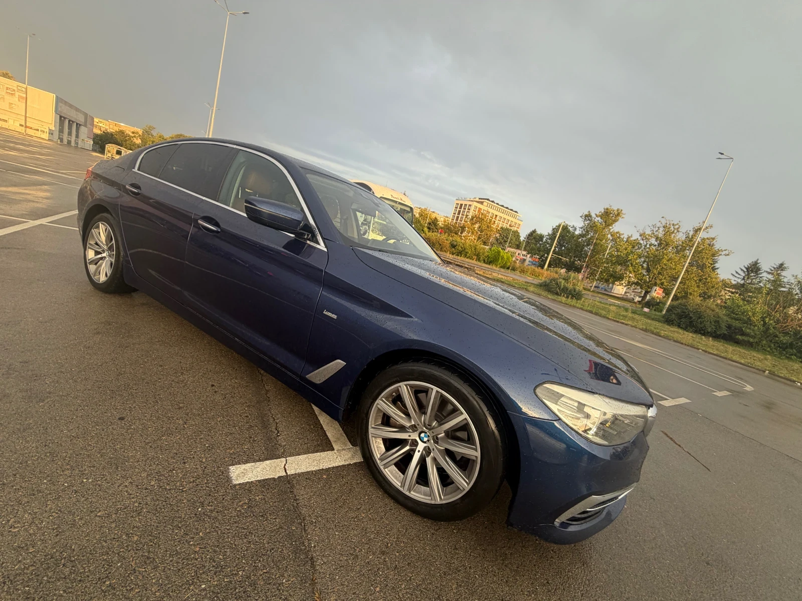 BMW 520 LUXURY* LINE* КОЖА* ПОДГРЕВ, снимка 4 - Автомобили и джипове - 56045969
