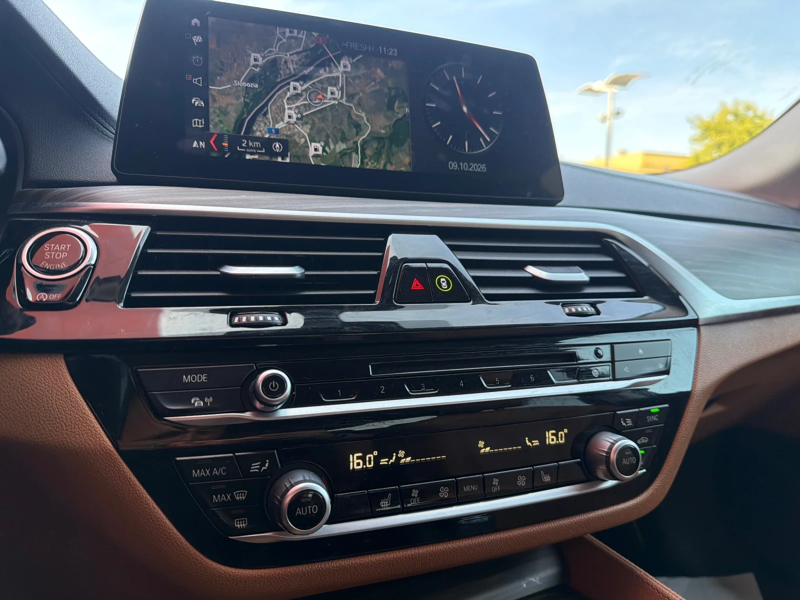 BMW 520 LUXURY* LINE* КОЖА* ПОДГРЕВ, снимка 14 - Автомобили и джипове - 56045969