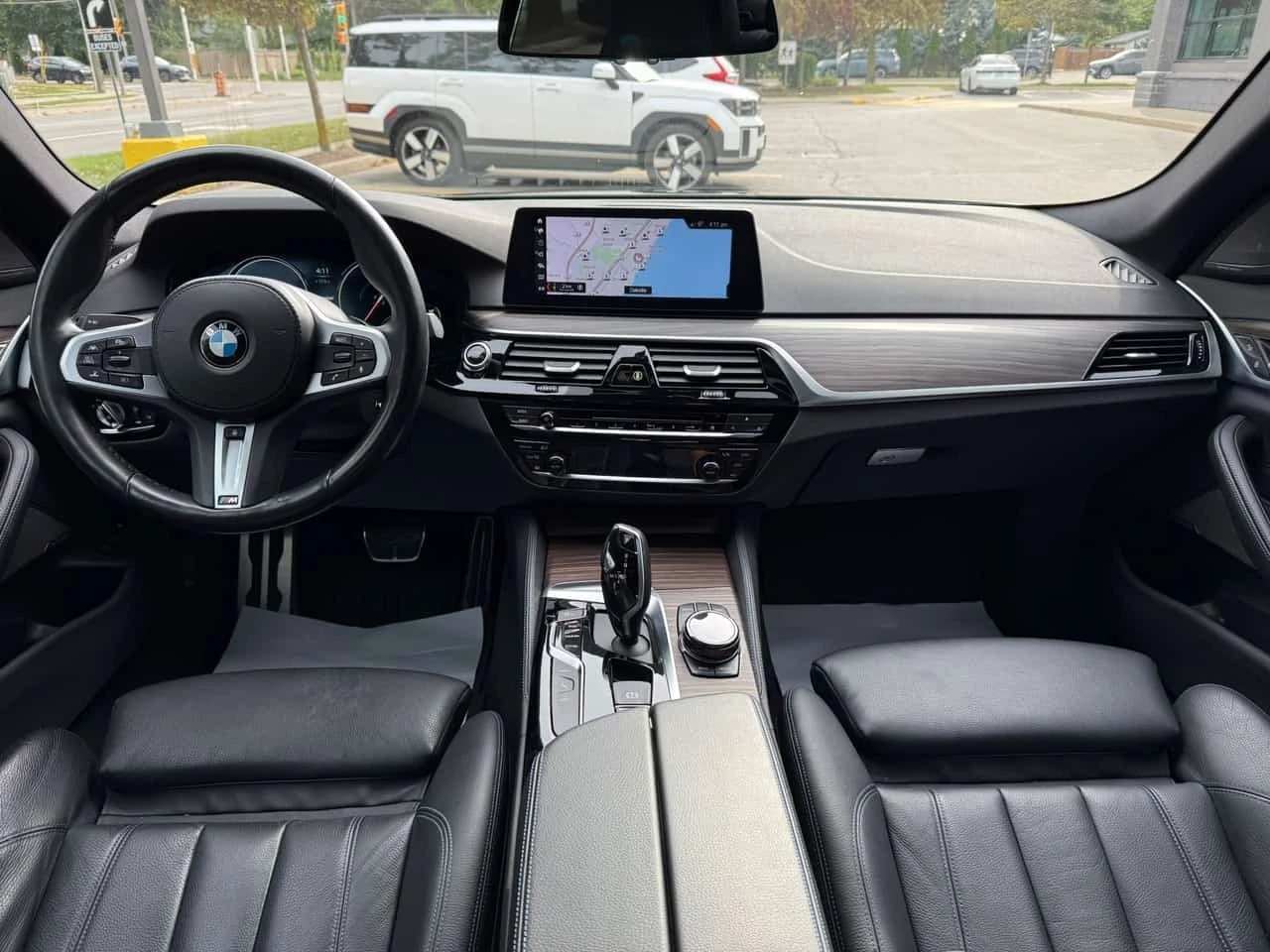 BMW 530E xDrive iPerformance  CARFAX, снимка 9 - Автомобили и джипове - 56211730