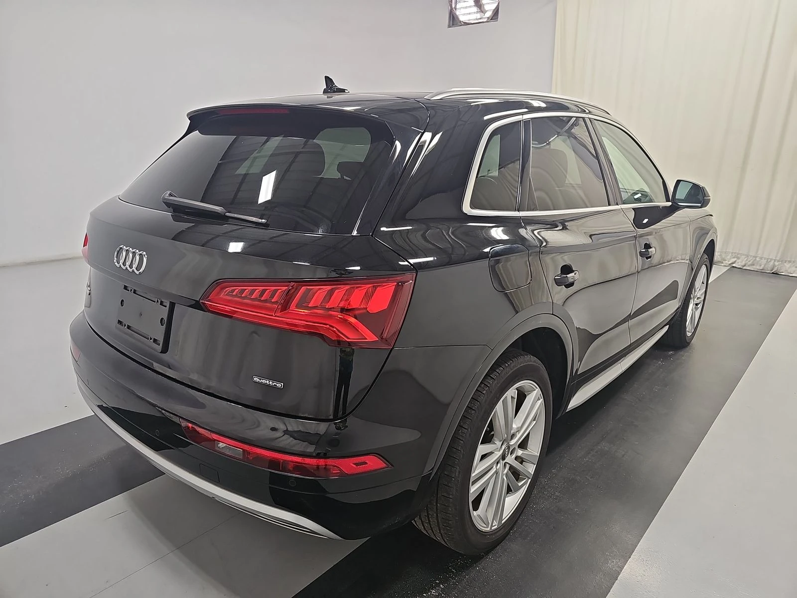 Audi Q5 PREMIUM PLUS 2.0T ПАНО* ДИГ.ТАБЛО* ОБДУХ* ЩОРИ*  - изображение 4