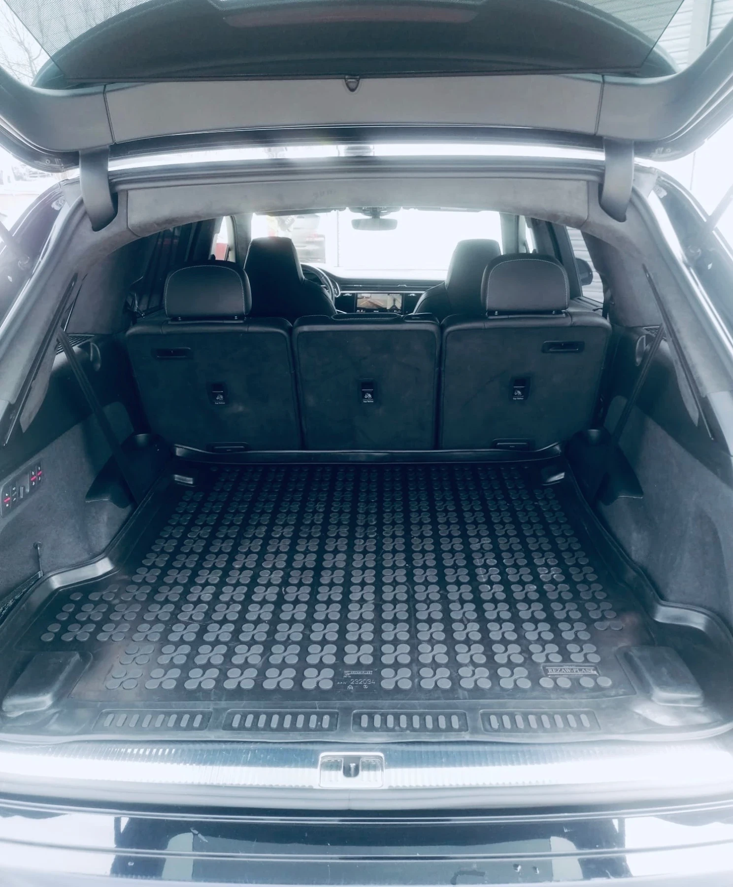 Audi SQ7 quattro 4.0 TFSI 507hp / B&O / 22  / exclusive  | Mobile.bg   15