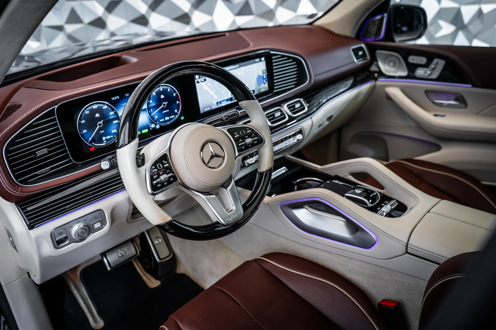 Mercedes-Benz GLS 600 Maybach Brabus* E-ActBody* FirstCl* Монитори - изображение 8
