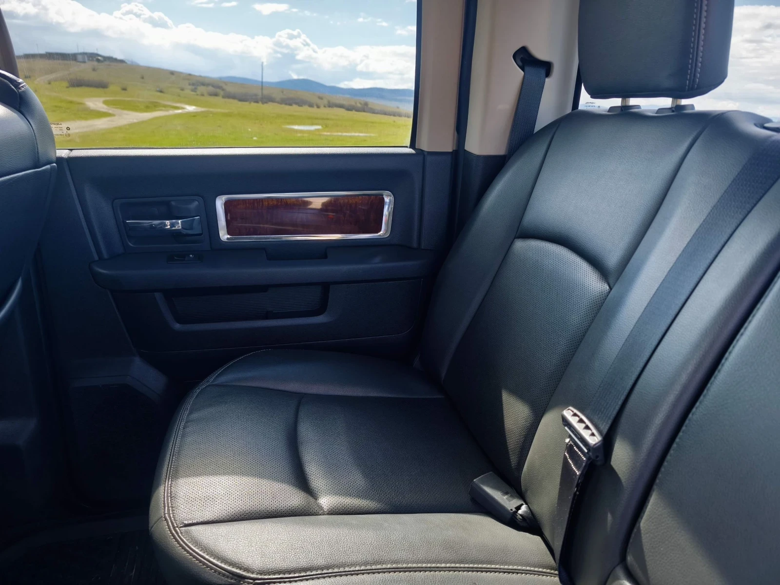 Dodge RAM 1500 5.7 Hemi, снимка 11 - Автомобили и джипове - 53863991