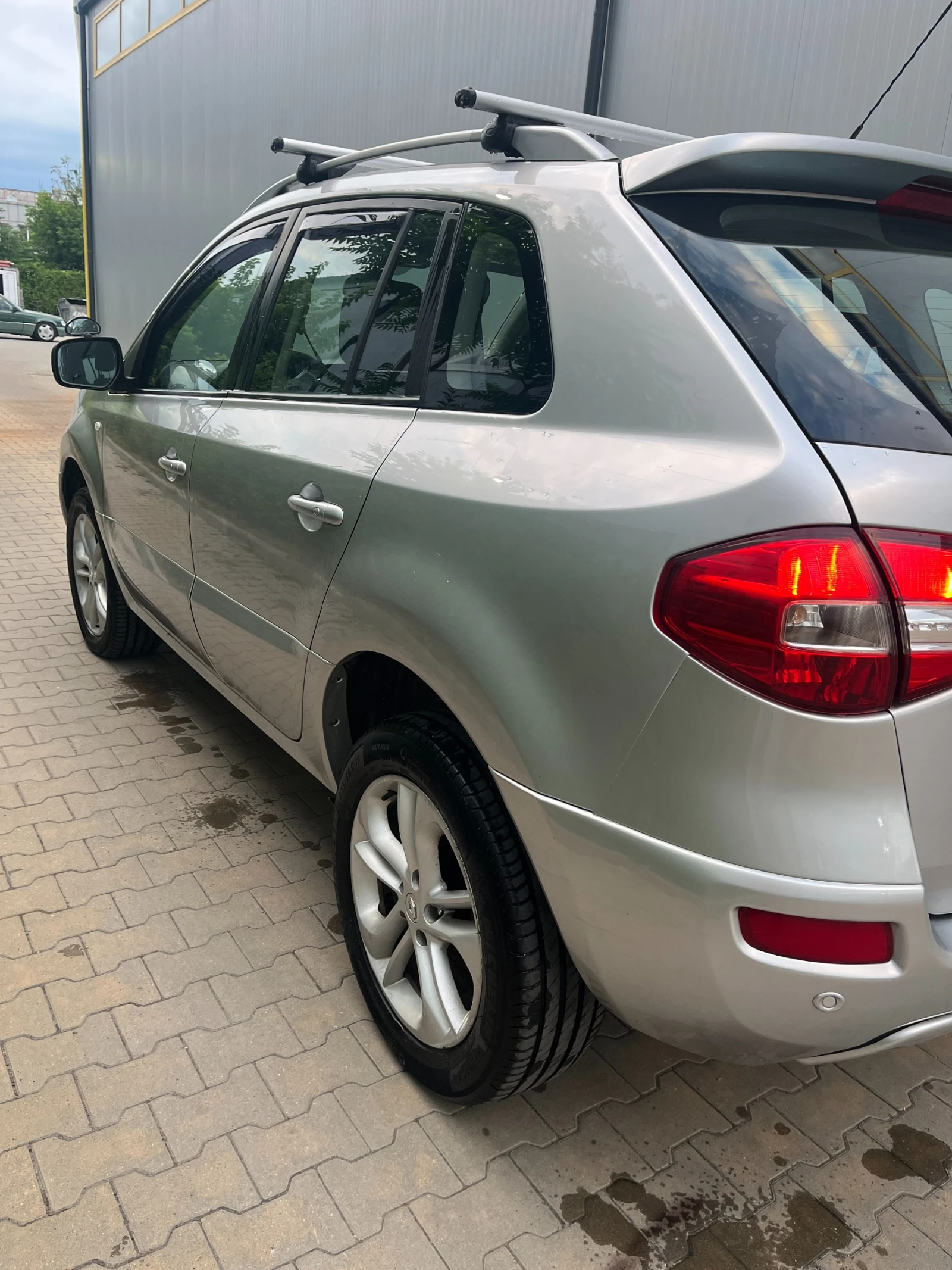 Renault Koleos 2.0dci 4x4, снимка 4 - Автомобили и джипове - 55019208