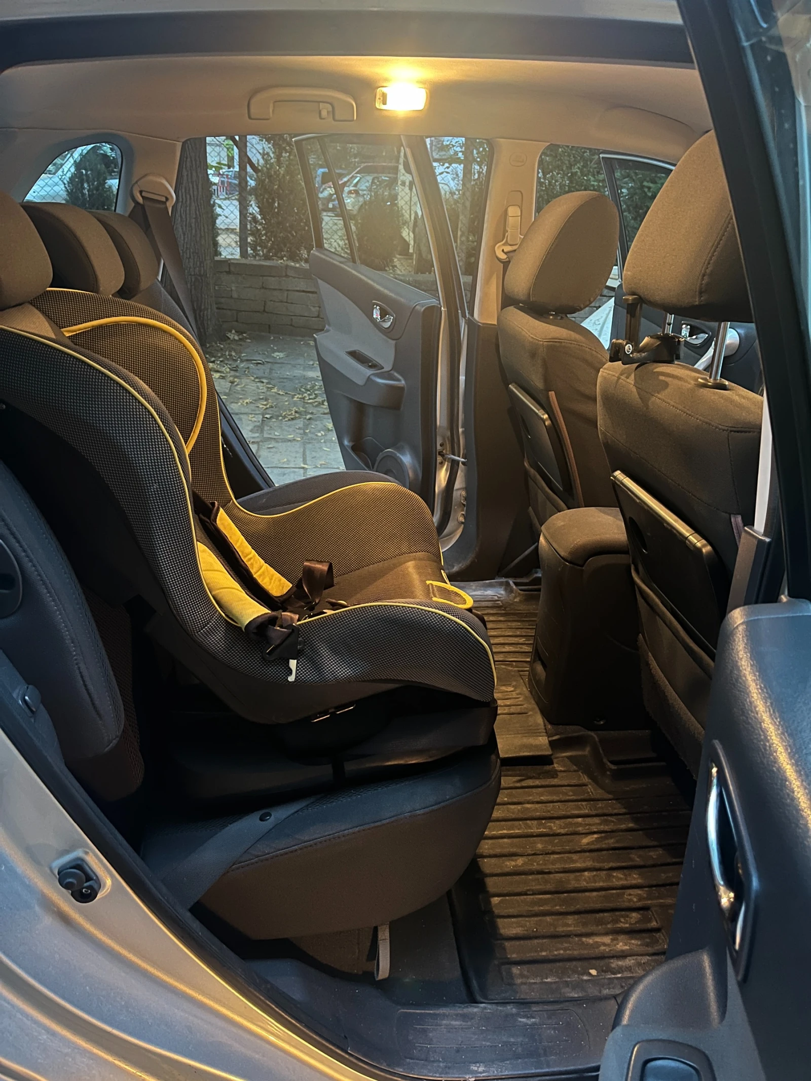 Renault Koleos 2.0dci 4x4, снимка 11 - Автомобили и джипове - 55019208