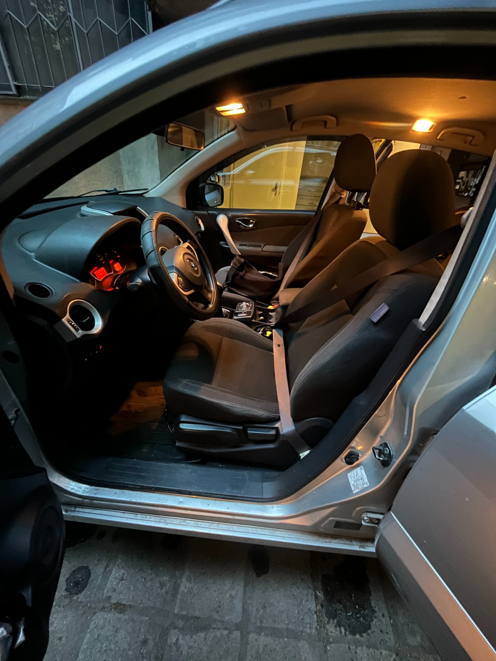 Renault Koleos 2.0dci 4x4, снимка 14 - Автомобили и джипове - 55019208