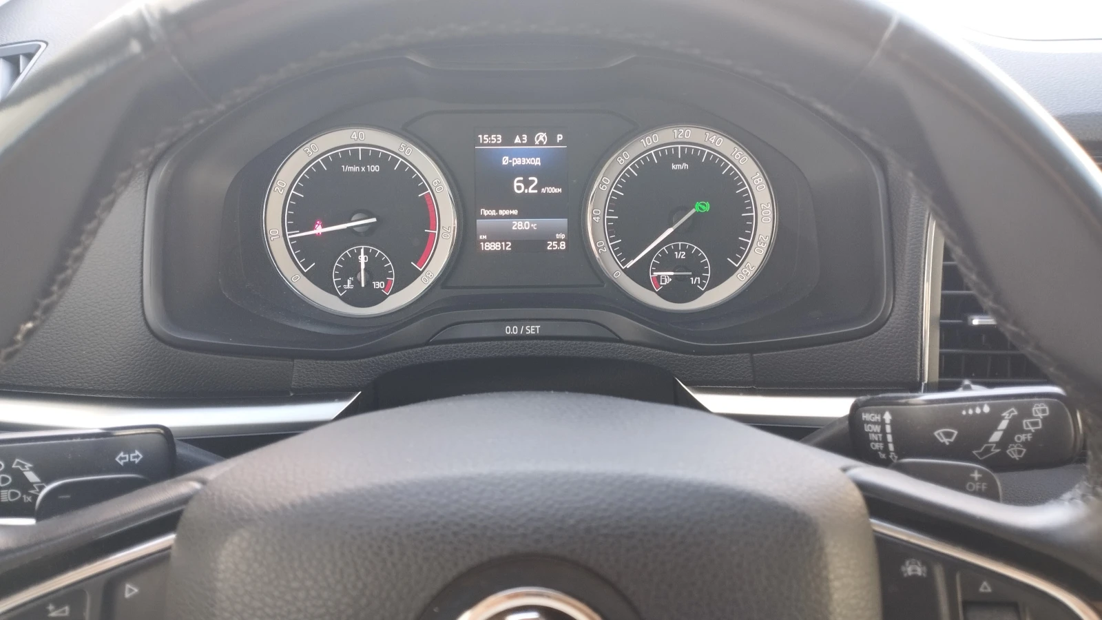 Skoda Karoq 1.5 TSI - 150 к.с, снимка 10 - Автомобили и джипове - 55994279