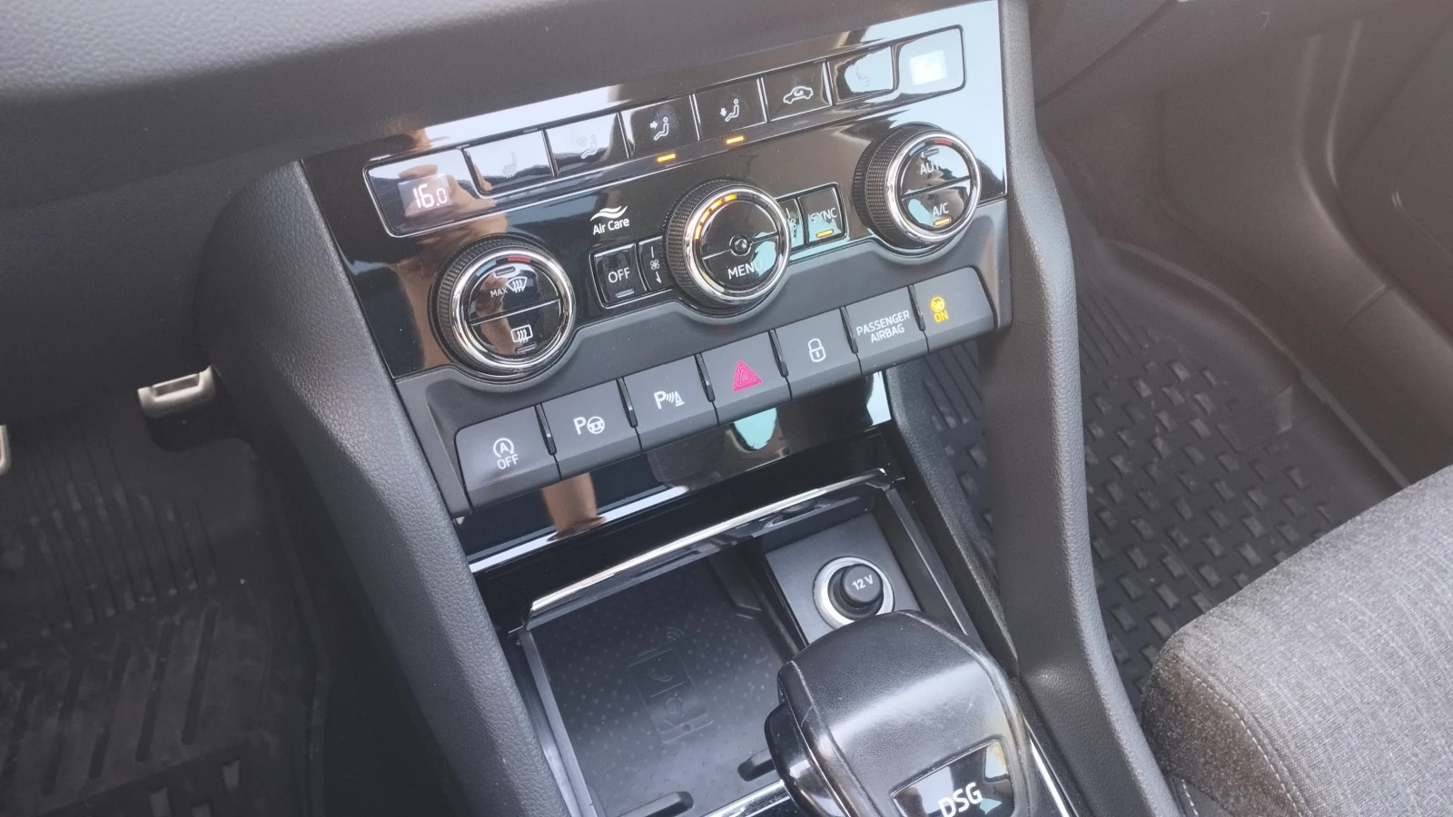Skoda Karoq 1.5 TSI - 150 к.с, снимка 11 - Автомобили и джипове - 55994279