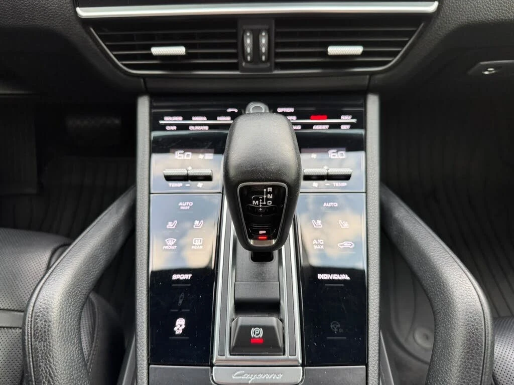 Porsche Cayenne 3.0T* CHRONO* DISTRONIC* 360* ОБДУХ* КРАЙНА ЦЕНА, снимка 12 - Автомобили и джипове - 56004941