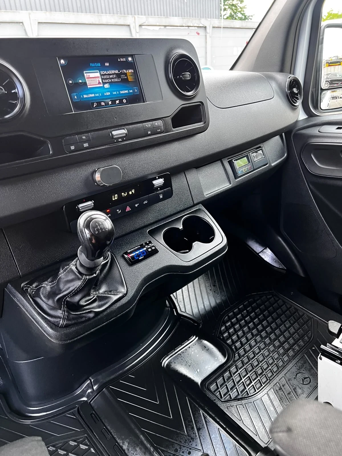 Mercedes-Benz Sprinter Макси 317 хладилен фул екстри, снимка 12 - Бусове и автобуси - 56088323