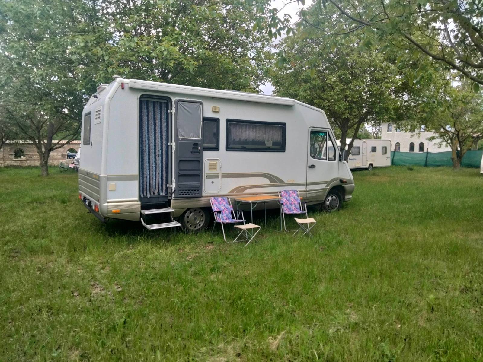  Laika | Mobile.bg   12