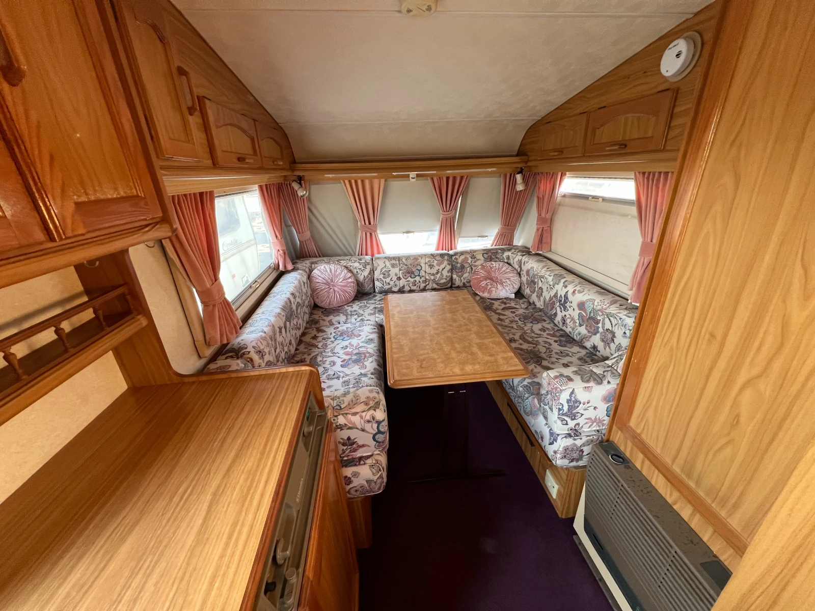 Каравана Други Bessacar cameo 360 SLE, снимка 13 - Каравани и кемпери - 54104518