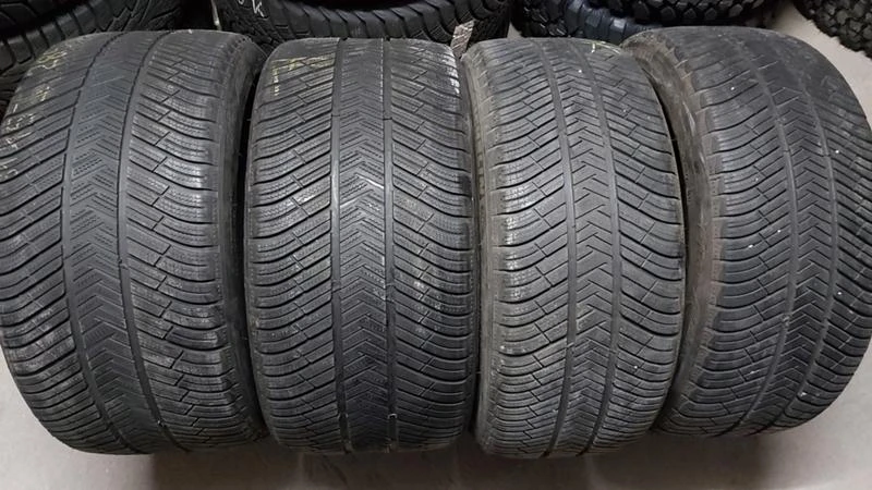 Гуми Зимни 285/35R20, снимка 2 - Гуми и джанти - 28772234