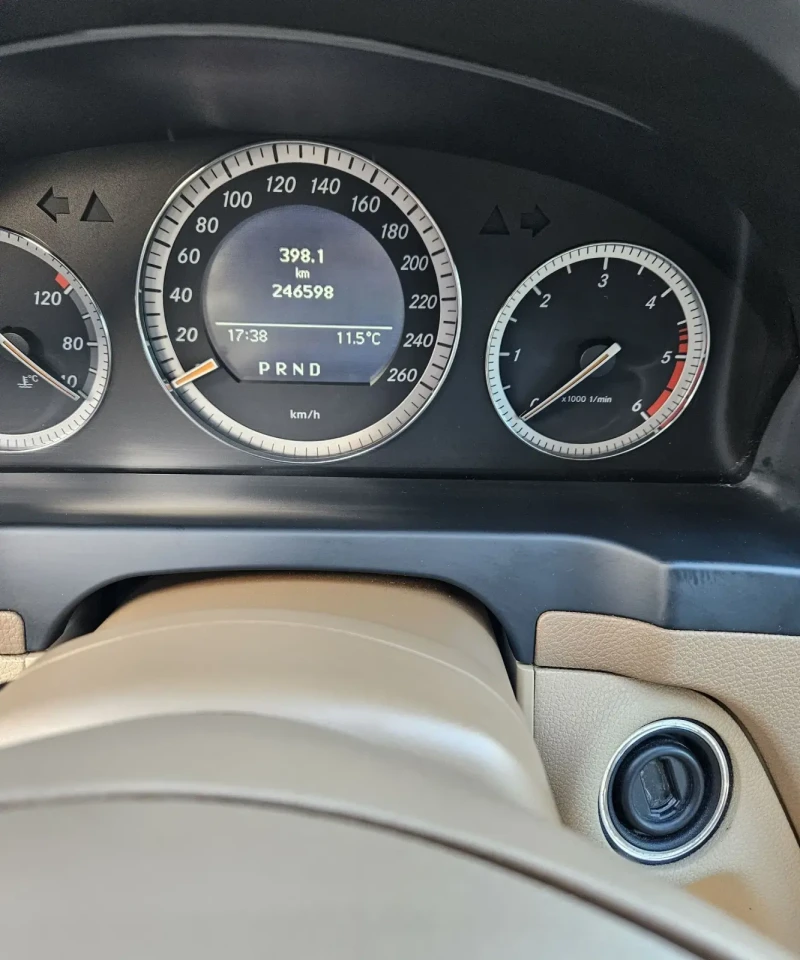 Mercedes-Benz C 320, снимка 11 - Автомобили и джипове - 48805016