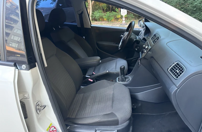 VW Polo 1.6TDI HIGHLINE, снимка 11 - Автомобили и джипове - 51000316