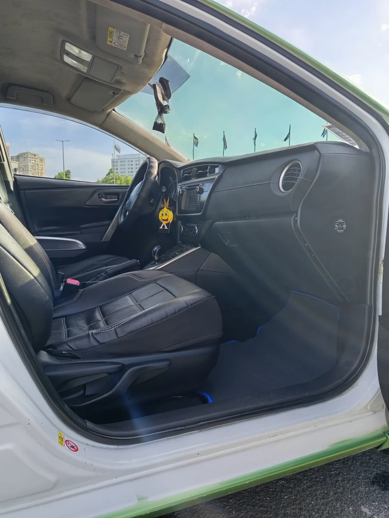Toyota Auris, снимка 5 - Автомобили и джипове - 51406627