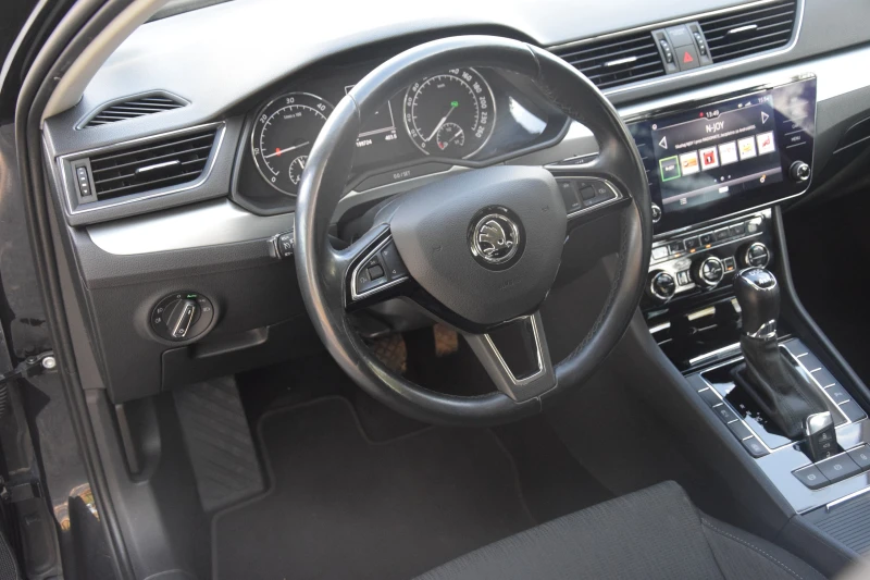 Skoda Superb, снимка 12 - Автомобили и джипове - 52654932