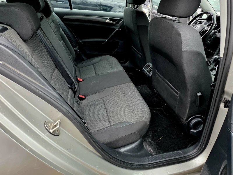 VW Golf 1.6TDI/АВТОМАТИК/КОМБИ/ТЕГЛИЧ, снимка 10 - Автомобили и джипове - 53417907