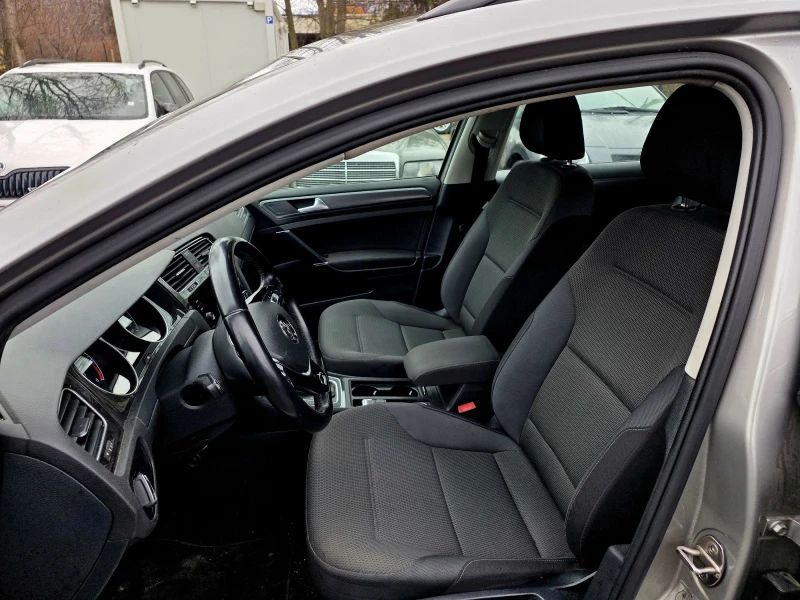 VW Golf 1.6TDI/АВТОМАТИК/КОМБИ/ТЕГЛИЧ, снимка 7 - Автомобили и джипове - 53417907