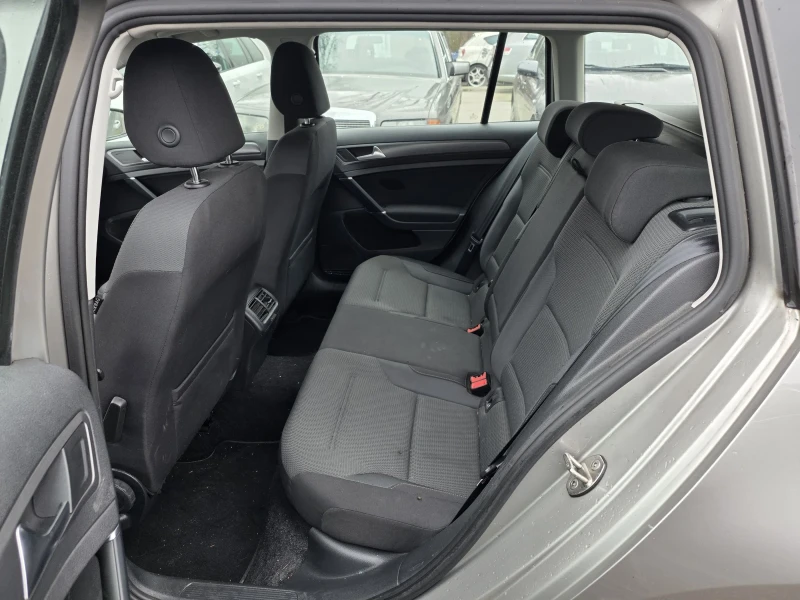 VW Golf 1.6TDI/АВТОМАТИК/КОМБИ/ТЕГЛИЧ, снимка 8 - Автомобили и джипове - 53417907