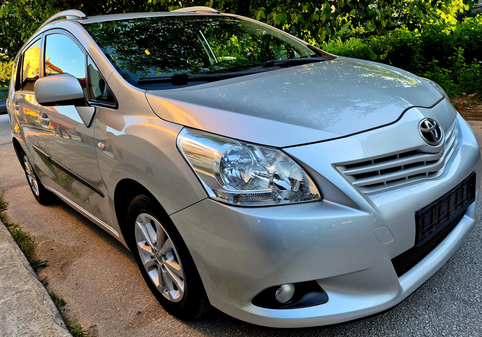 Toyota Verso 2.0d4d-LIMITED EDITION-нави-6скорости-japan - изображение 6