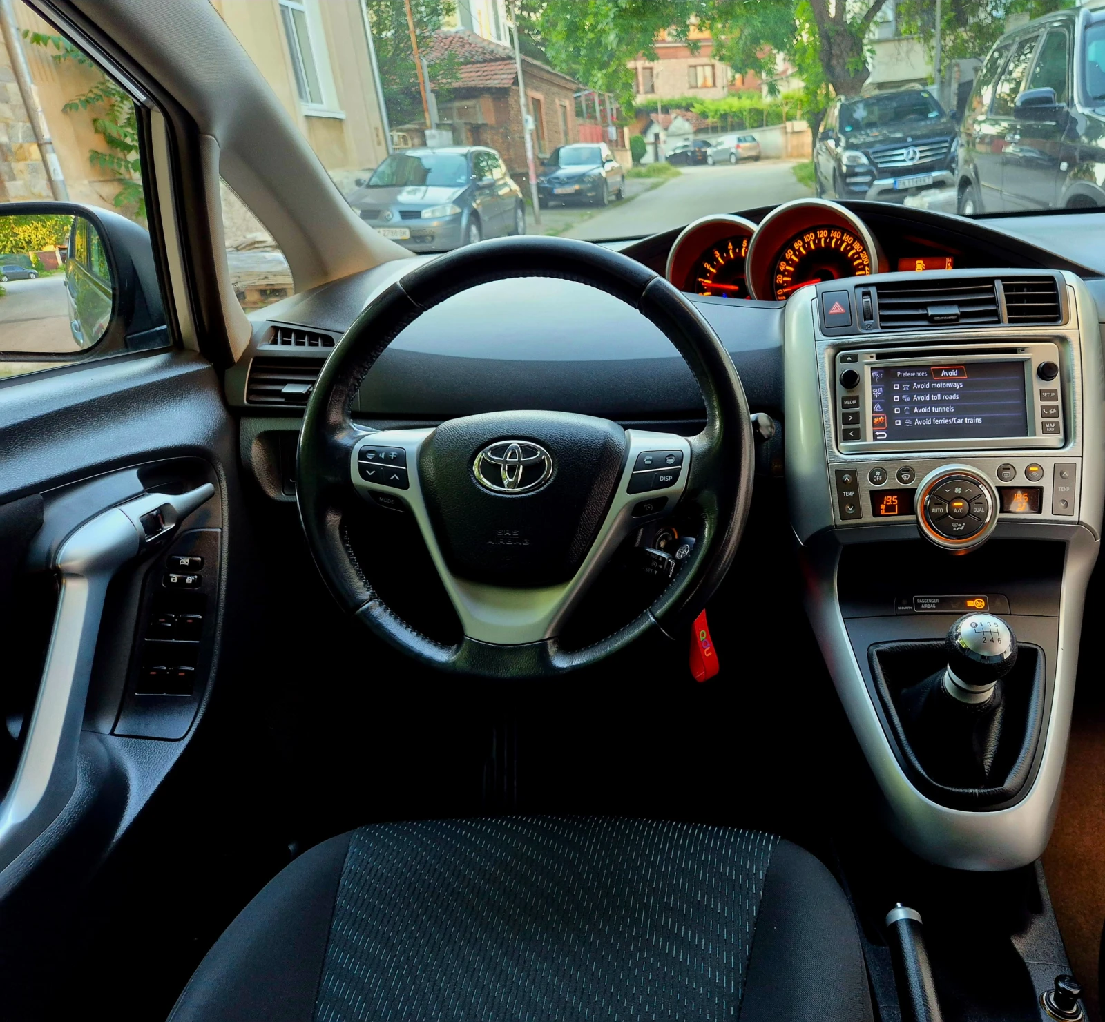 Toyota Verso 2.0d4d-LIMITED EDITION-нави-6скорости-japan - изображение 2