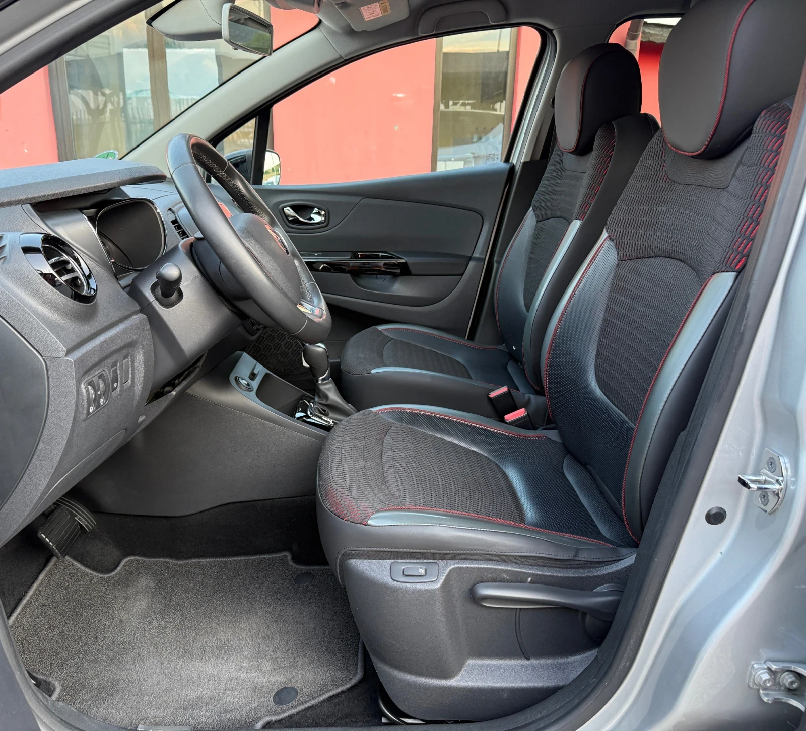 Renault Captur 1.2TCe, AUTOMATIC, * LED* NAVi, * EURO 6B! Уникат! - изображение 10