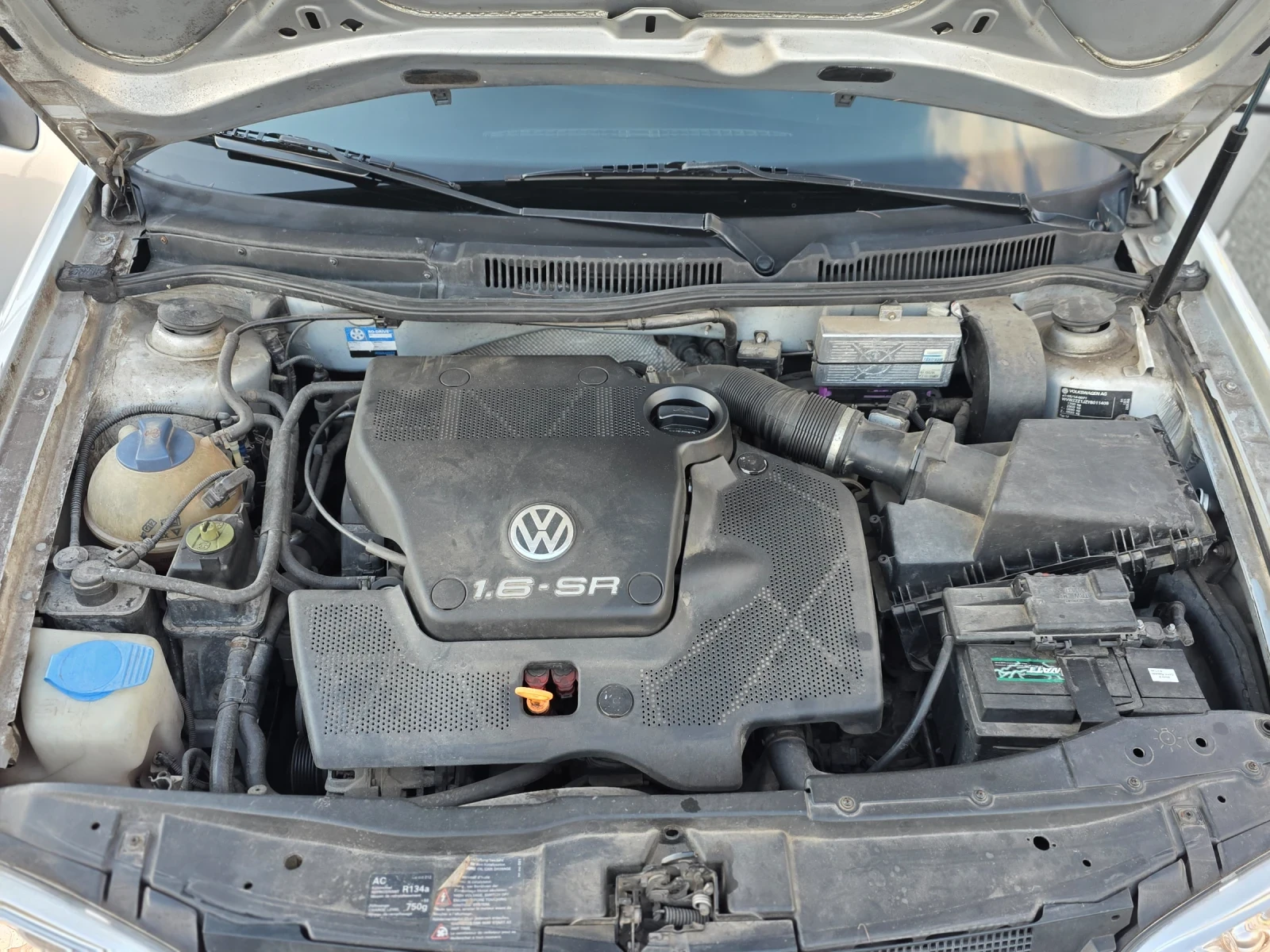 VW Golf 1.6 с газов инжекцион - изображение 10